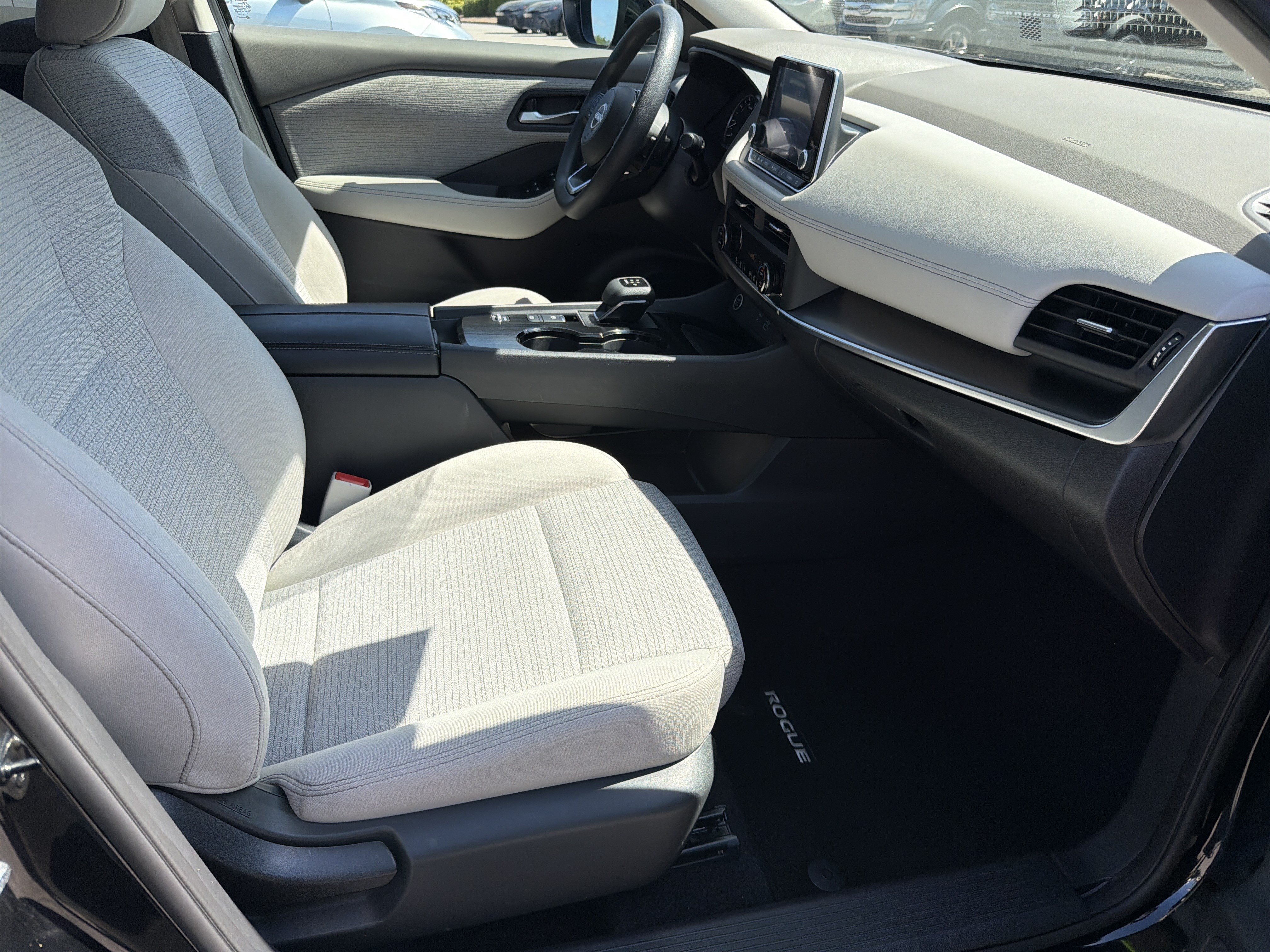 Used 2023 Nissan Rogue SV FWD image 24