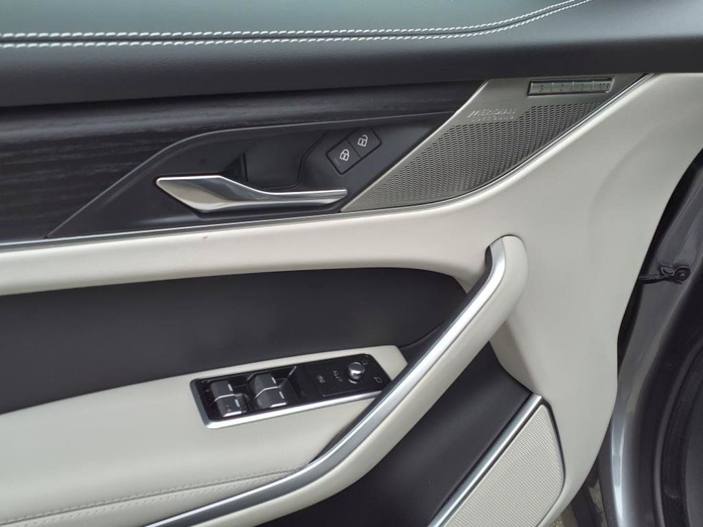 New 2025 Jaguar F-PACE R-Dynamic S AWD/4WD image 14