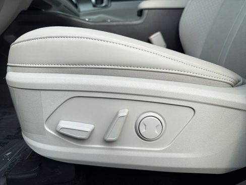 Certified 2025 Kia Sorento EX image 10