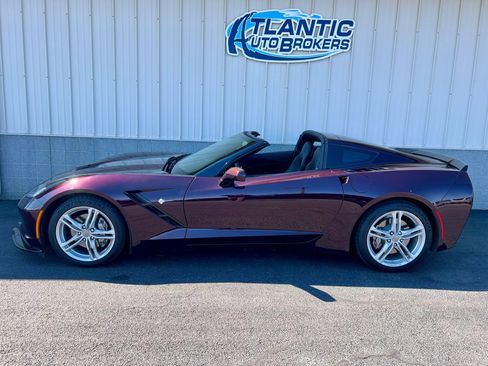 Used 2017 Chevrolet Corvette Stingray Coupe w/ 1LT RWD image 3