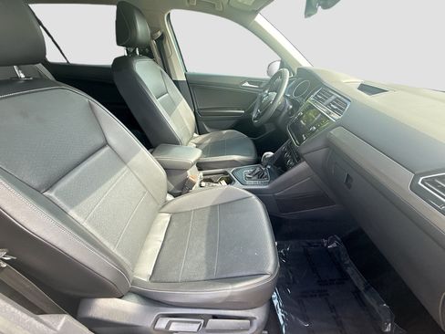 Used 2021 Volkswagen Tiguan SE w/ Panoramic Sunroof Package FWD image 31
