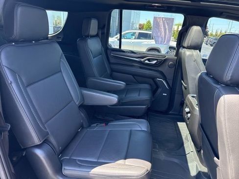 Used 2022 GMC Yukon XL Denali w/ Denali Premium Package AWD/4WD image 32