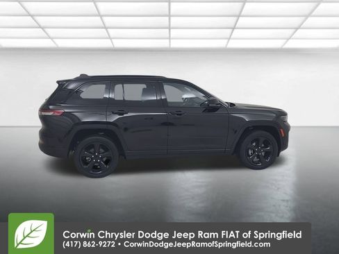Used 2023 Jeep Grand Cherokee Altitude image 16