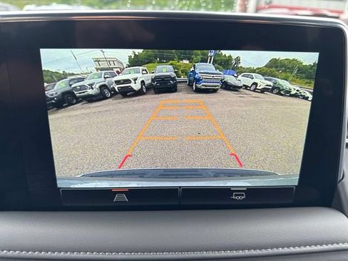 Used 2024 GMC Yukon SLE w/ Gmc Pro Safety Plus Package AWD/4WD image 14