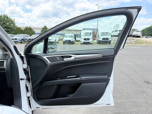 Used 2018 Ford Fusion SE w/ Equipment Group 602A FWD image 20