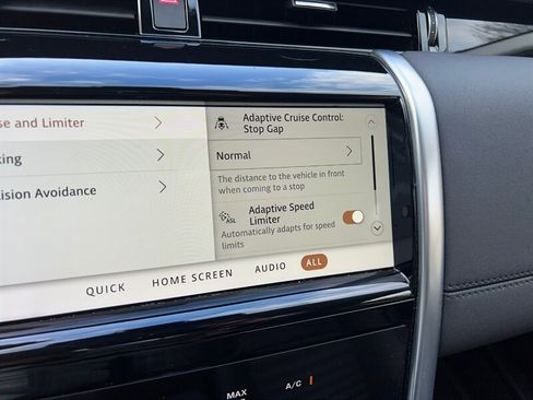 Used 2023 Land Rover Discovery Sport S image 38