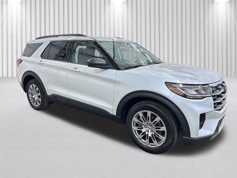 New 2026 Ford Explorer Active image 2