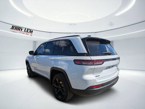 New 2025 Jeep Grand Cherokee Limited w/ Black Appearance Package image 5