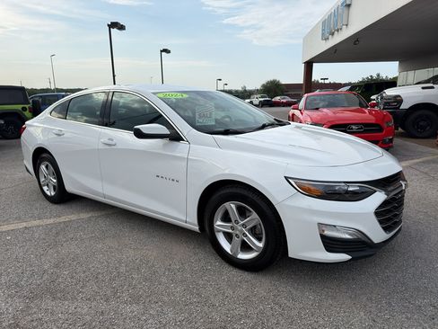 Used 2024 Chevrolet Malibu LS w/ Driver Confidence Package FWD image 3