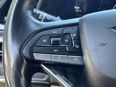 Used 2024 Cadillac Escalade Premium Luxury AWD/4WD image 36