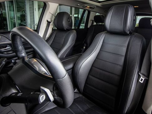 Used 2023 Mercedes-Benz GLS 580 4MATIC image 24