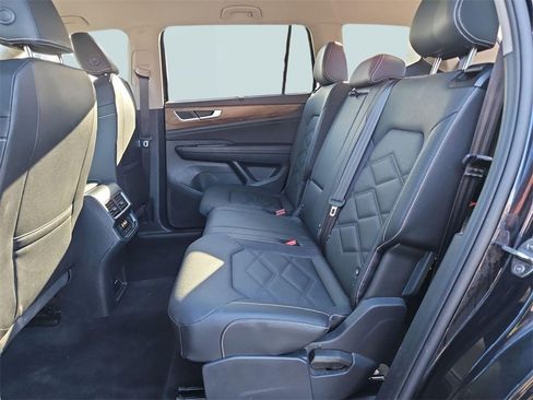Used 2025 Volkswagen Atlas SE image 22