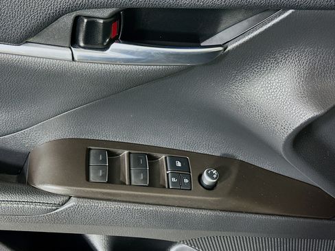 Used 2022 Toyota Camry XSE FWD image 14