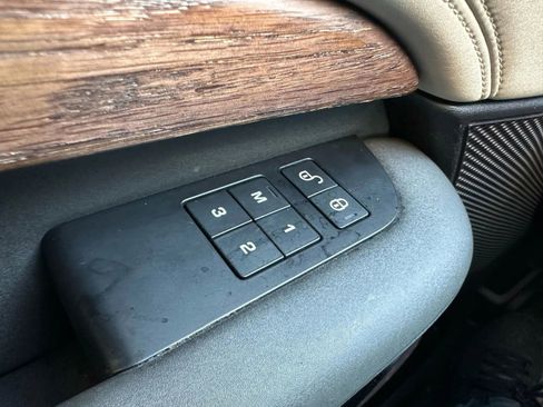 Used 2017 Land Rover Discovery HSE image 44