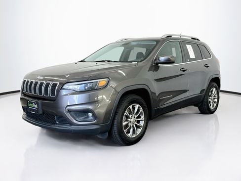 Used 2019 Jeep Cherokee Latitude Plus w/ Comfort/Convenience Group AWD/4WD image 3