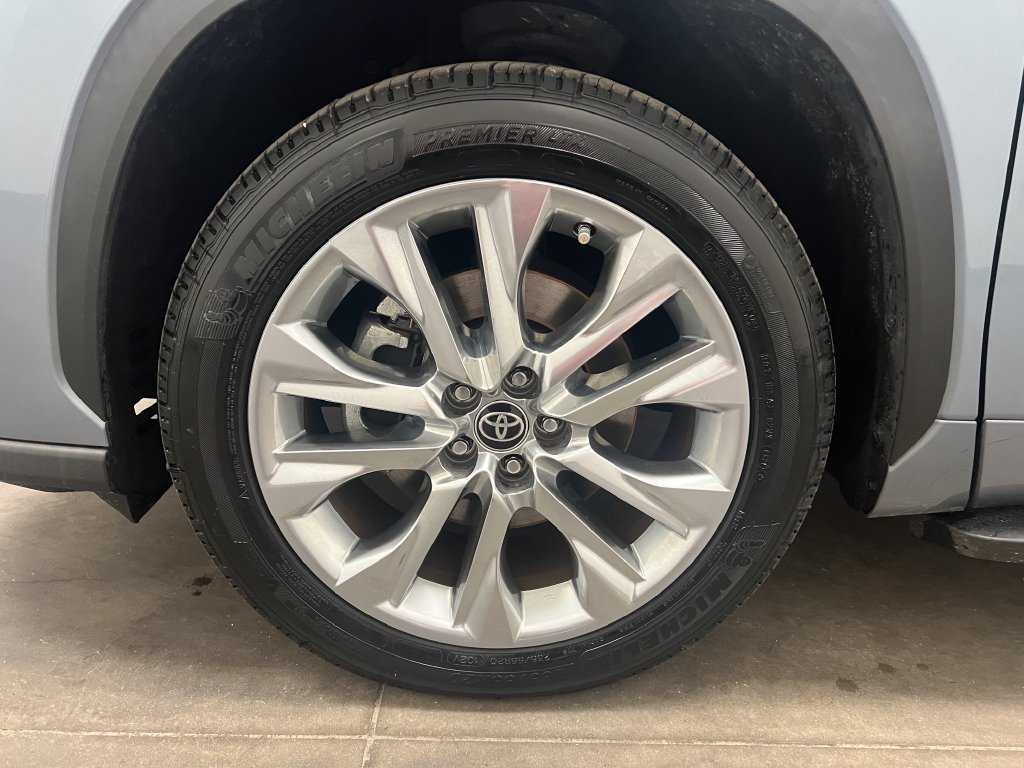 Used 2022 Toyota Highlander Limited FWD image 30