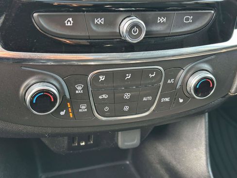 Used 2019 Chevrolet Traverse LT w/ LT Premium Package AWD/4WD image 26