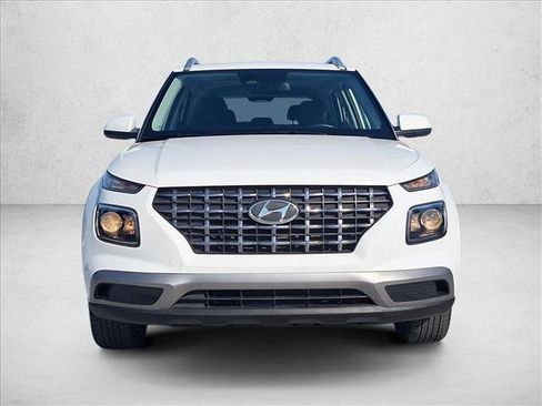 Used 2025 Hyundai Venue SEL image 2