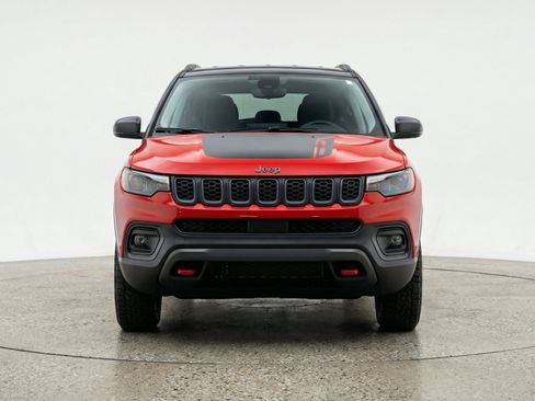 Used 2025 Jeep Compass Trailhawk AWD/4WD image 2