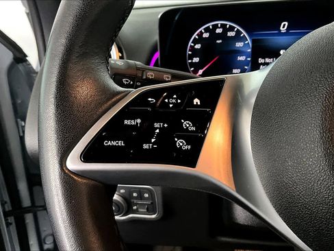 Used 2025 Mercedes-Benz GLB 250 4MATIC image 23