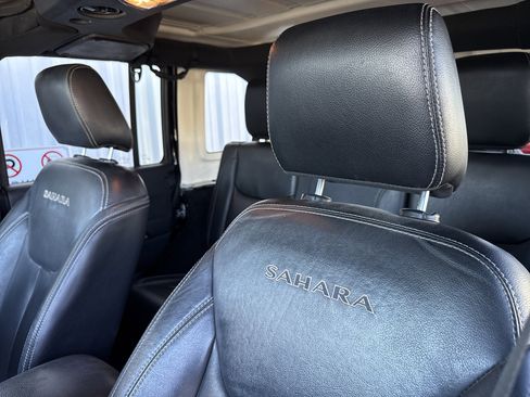 Used 2018 Jeep Wrangler Unlimited Sahara w/ Connectivity Group image 19