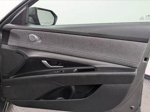 Used 2025 Hyundai Elantra Limited FWD image 22
