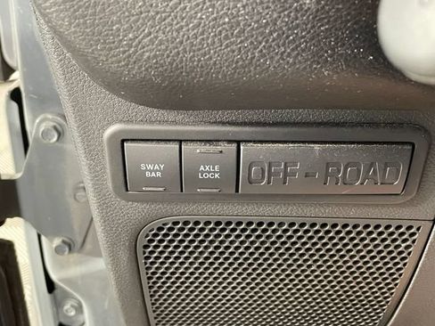 Used 2015 Jeep Wrangler Unlimited Rubicon w/ Connectivity Group AWD/4WD image 11