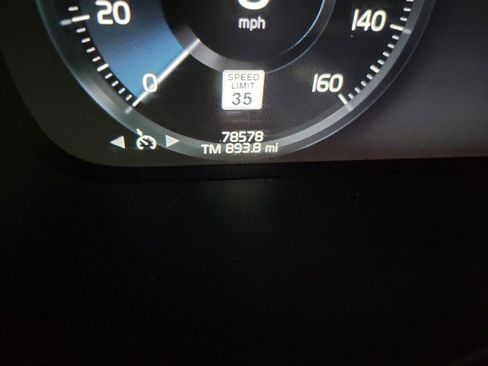 Used 2016 Volvo XC90 T5 Momentum image 6