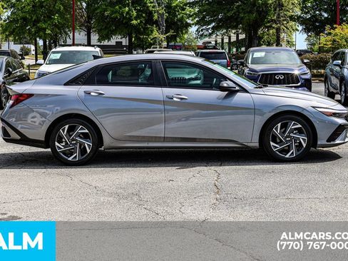 Used 2025 Hyundai Elantra Sport FWD image 10