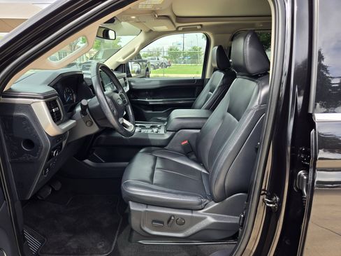 Used 2024 Ford Expedition XLT AWD/4WD image 9