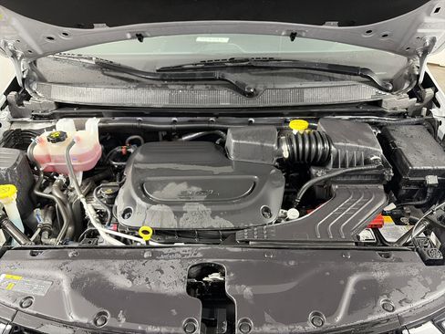 Used 2024 Chrysler Pacifica Limited image 48