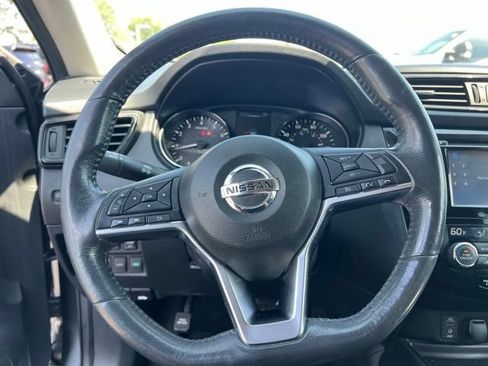 Used 2017 Nissan Rogue SV w/ SV Premium Package FWD image 13