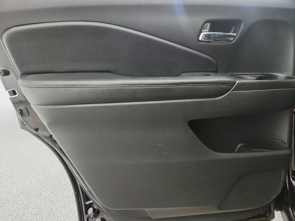 Used 2016 Honda Pilot Touring image 30