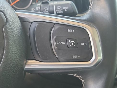 Used 2018 Jeep Wrangler Unlimited Sahara AWD/4WD image 10