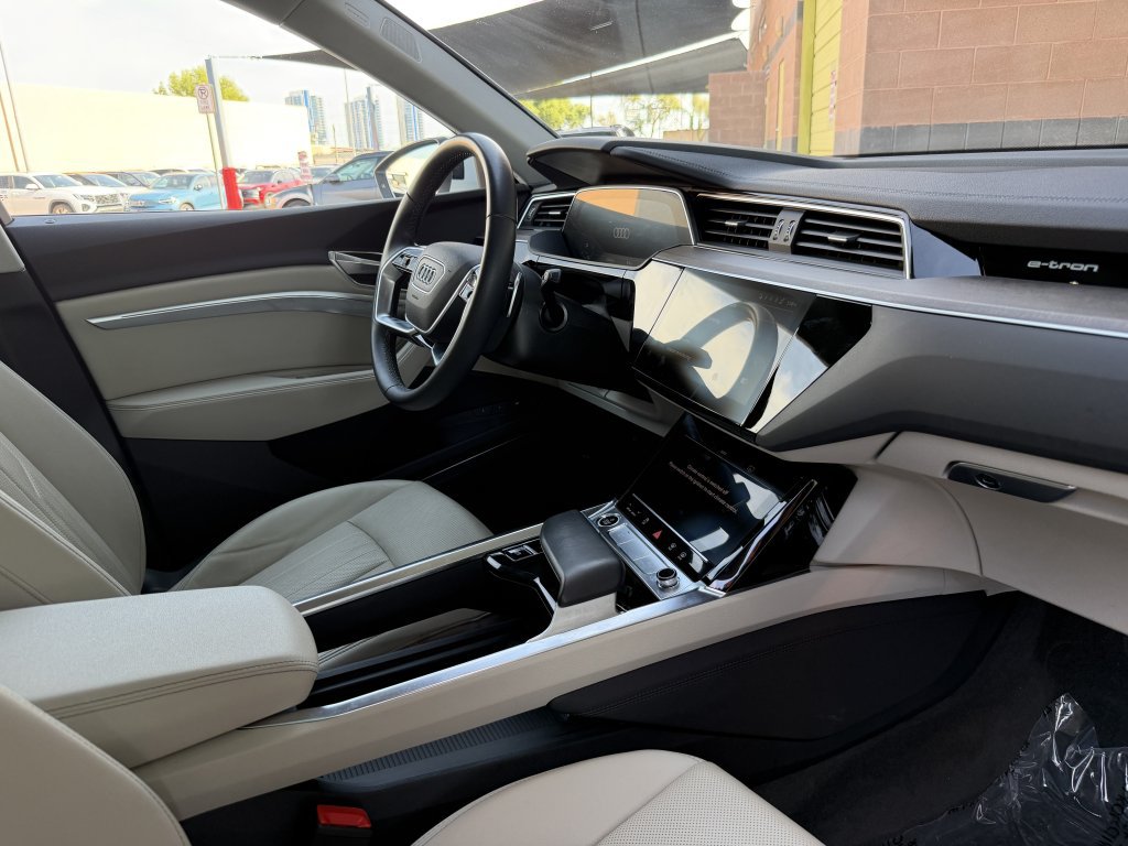 Used 2024 Audi Q8 e-tron Premium Plus w/ Premium Plus Package AWD/4WD image 40