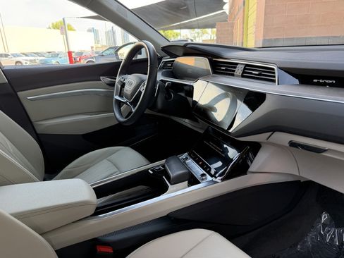 Used 2024 Audi Q8 e-tron Premium Plus w/ Premium Plus Package AWD/4WD image 40