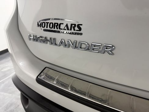 Used 2015 Toyota Highlander Limited Platinum image 34