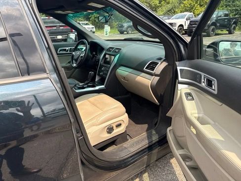 Used 2014 Ford Explorer XLT w/ Equipment Group 202A AWD/4WD image 15