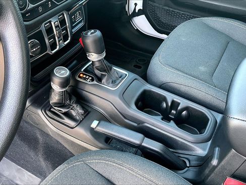 Used 2025 Jeep Wrangler Unlimited Sport AWD/4WD image 18