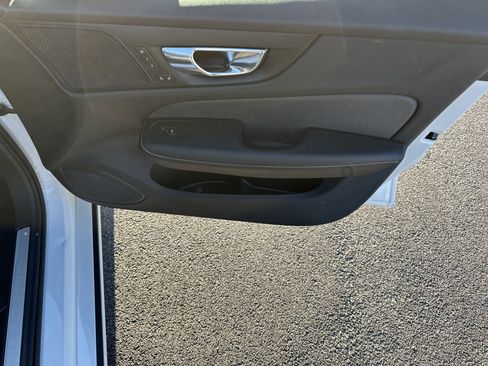 Used 2020 Volvo V60 T6 R-Design w/ Advanced Package image 15