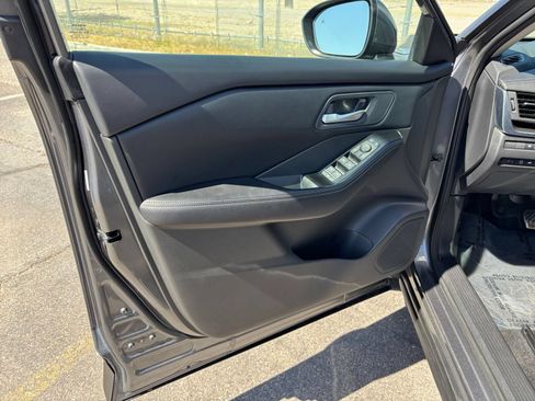 Used 2025 Nissan Rogue SV FWD image 18