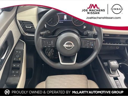 Used 2023 Nissan Rogue SV image 23