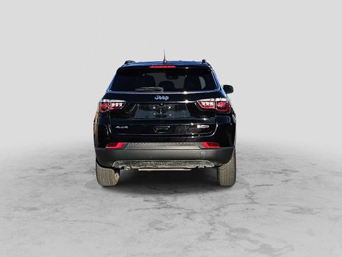 Used 2024 Jeep Compass Latitude image 7