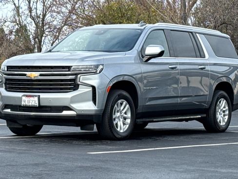 Used 2024 Chevrolet Suburban LT image 9