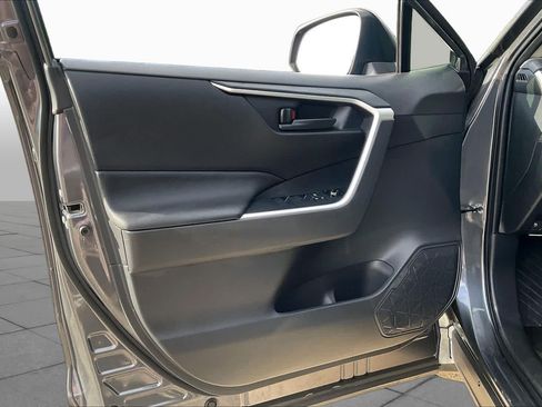 Used 2025 Toyota RAV4 LE AWD/4WD image 18