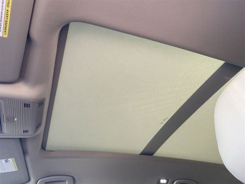 New 2026 Volkswagen Atlas SE image 18