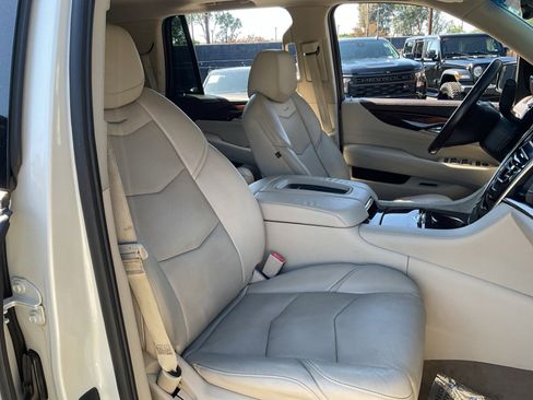 Used 2015 Cadillac Escalade Luxury image 22