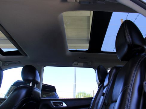 Used 2017 Nissan Pathfinder Platinum image 28