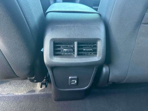 Used 2024 Chevrolet Equinox LT AWD/4WD image 11