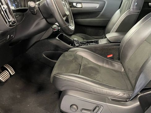 Used 2021 Volvo XC40 T5 R-Design w/ Advanced Package image 12